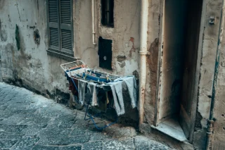 UNSTAGED NAPELS ITALIE 2026 HUMAN CONDITION 011 — UNSTAGED · LOG /015 · MOMENT /021 · ARCHIVE ID L015-M021.