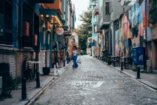 UNSTAGED 260701 Istambul 2026 HUMAN CONDITION 024 — UNSTAGED · LOG /016 · MOMENT /033 · ARCHIVE ID L016-M035.